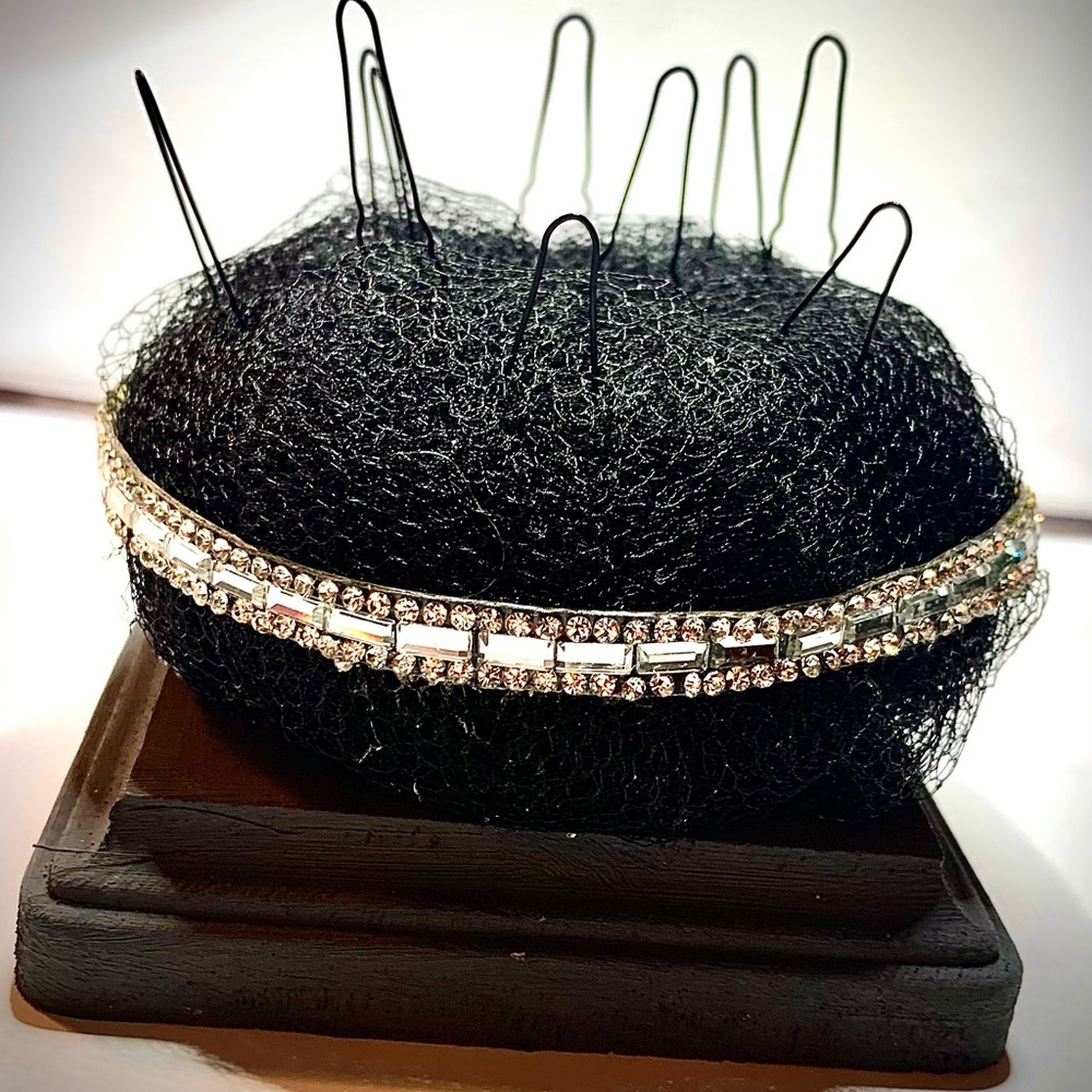Elegant Hair Pin Cushion